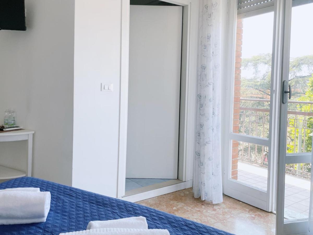Confortini Rooms Sunday Verona Exterior photo