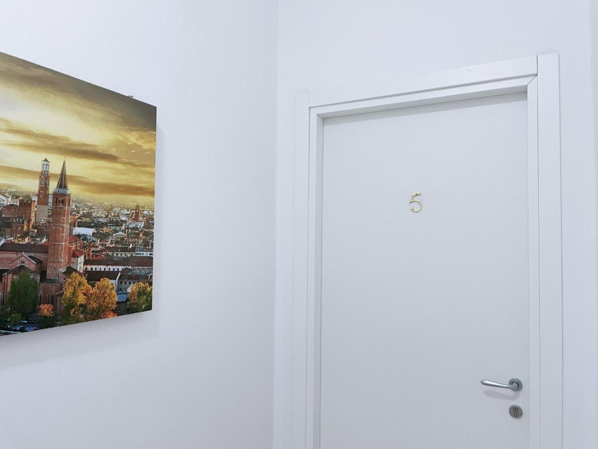 Confortini Rooms Sunday Verona Exterior photo