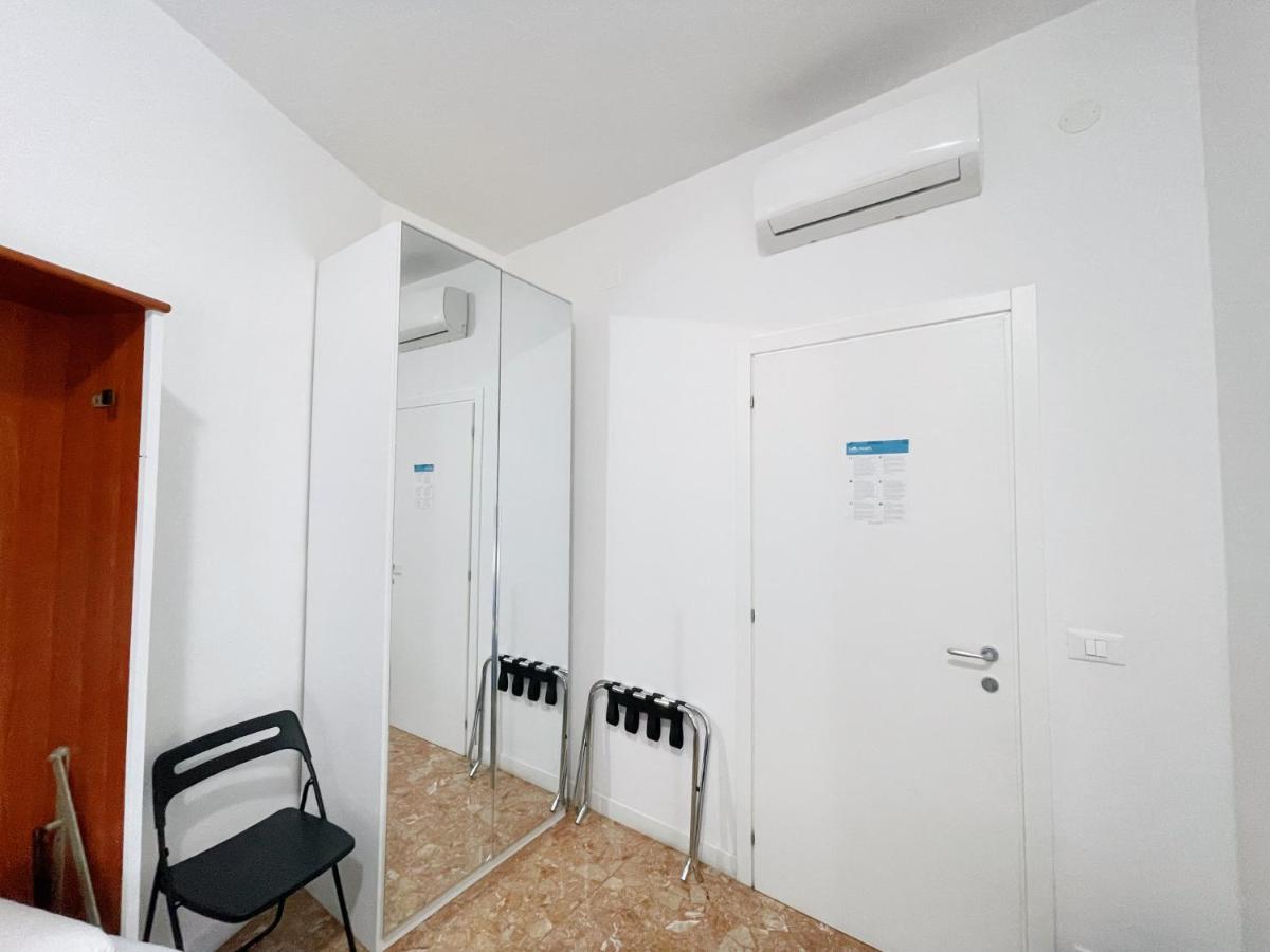 Confortini Rooms Sunday Verona Exterior photo