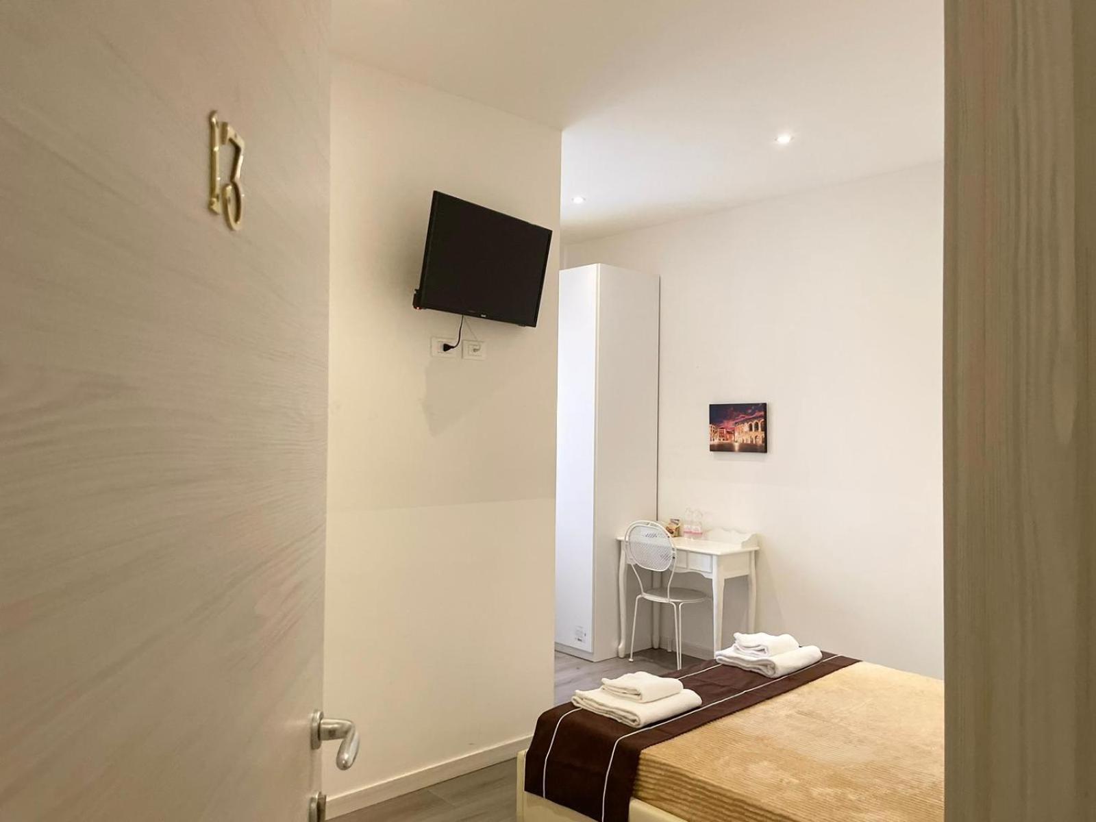 Confortini Rooms Sunday Verona Exterior photo